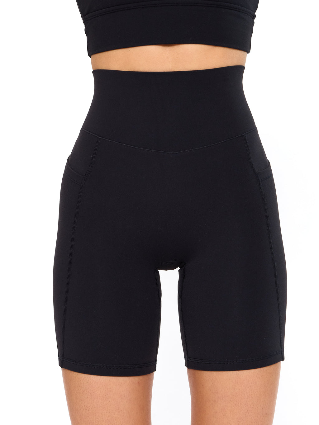 Rosa Pocket Short 7" - Onyx Black