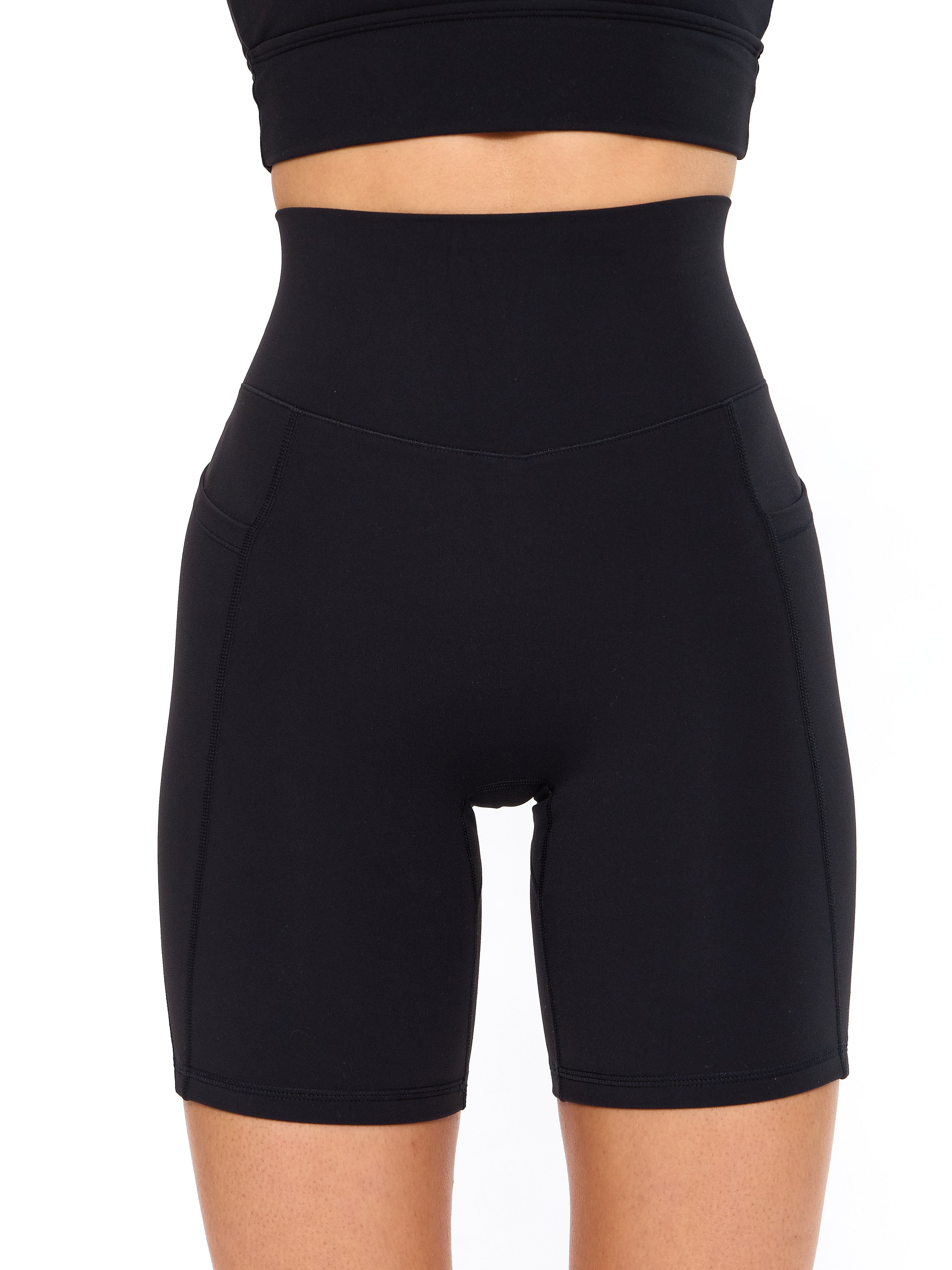 Rosa Pocket Short 7" - Onyx Black