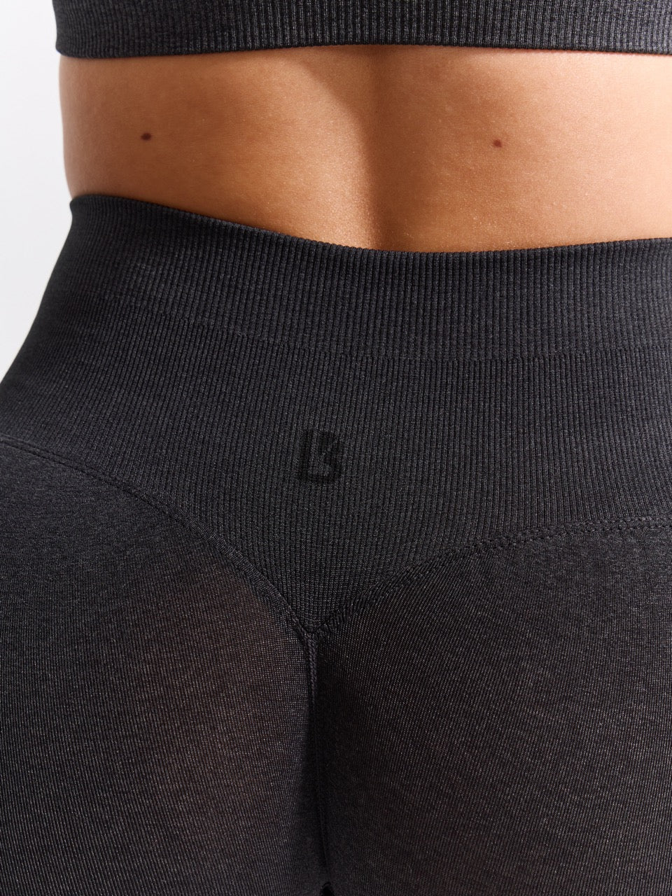 Miracle Seamless Short 6" - Charcoal